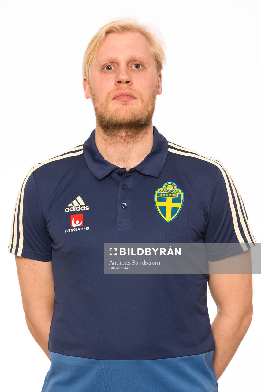 Målvaktstränare Gustav Scheutz Dahlström i P18/00-landslaget poserar för ett porträtt den 20 Mars 2018 i Stockholm. 