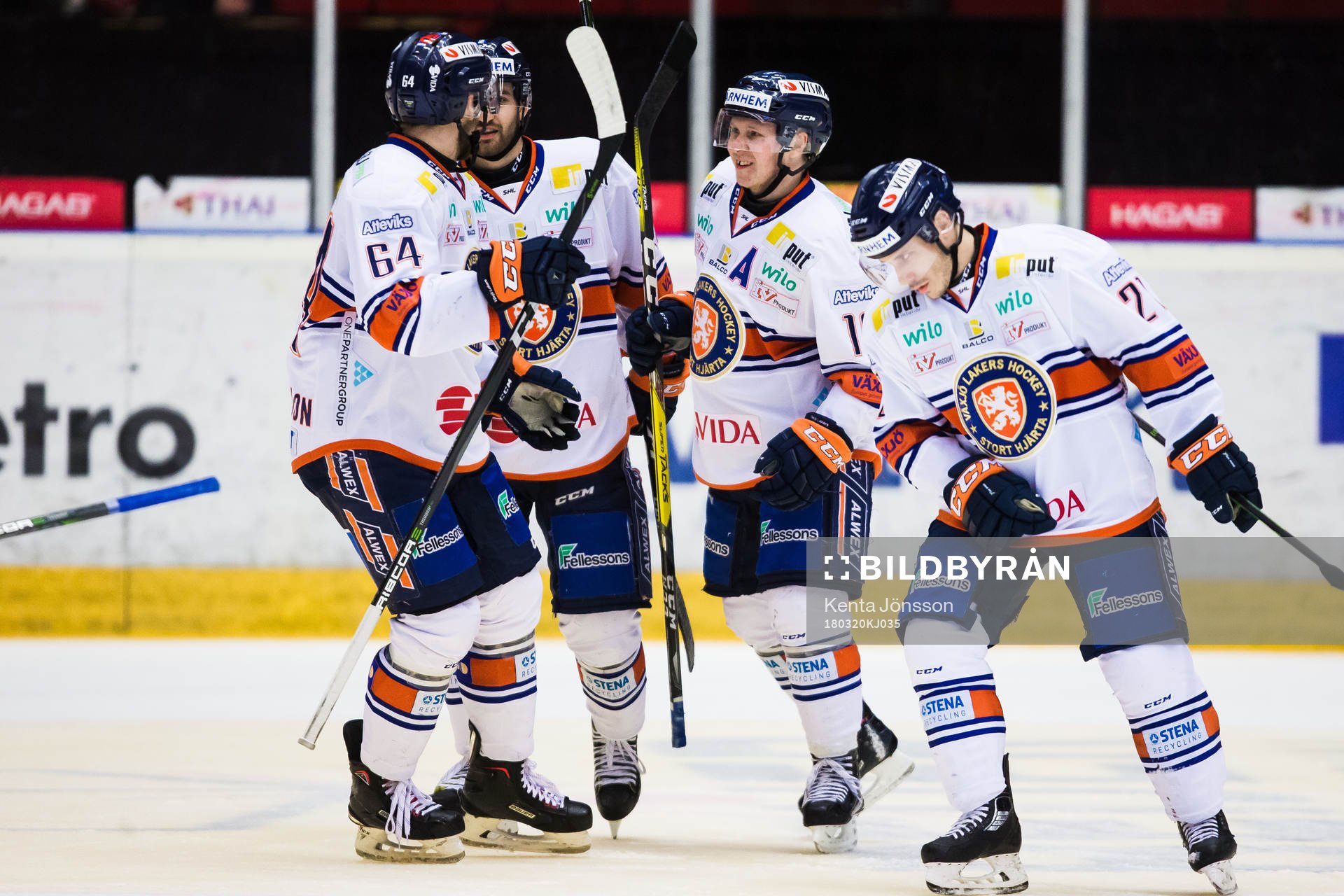 Växjös Tuomas Kiiskinen , Eric Martinsson jublar