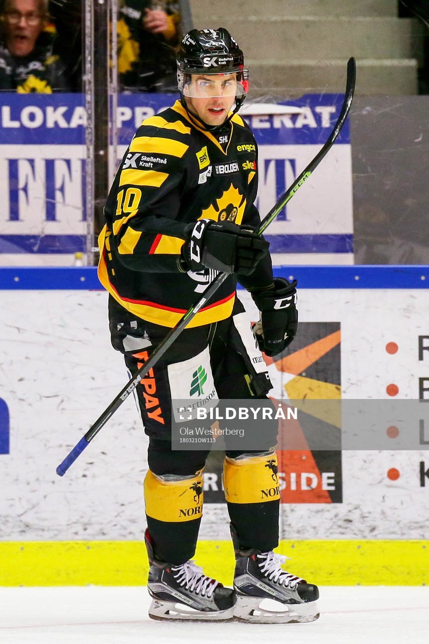 Skellefteås Joakim Lindström jublar