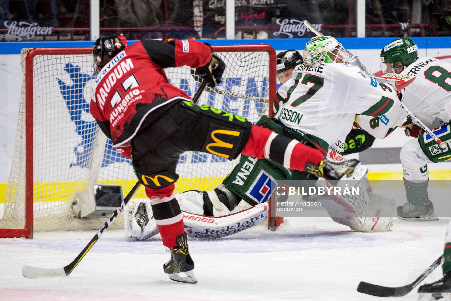 Malmö Redhawks Lukas Haudum gör 2-1 bakom Frölundas