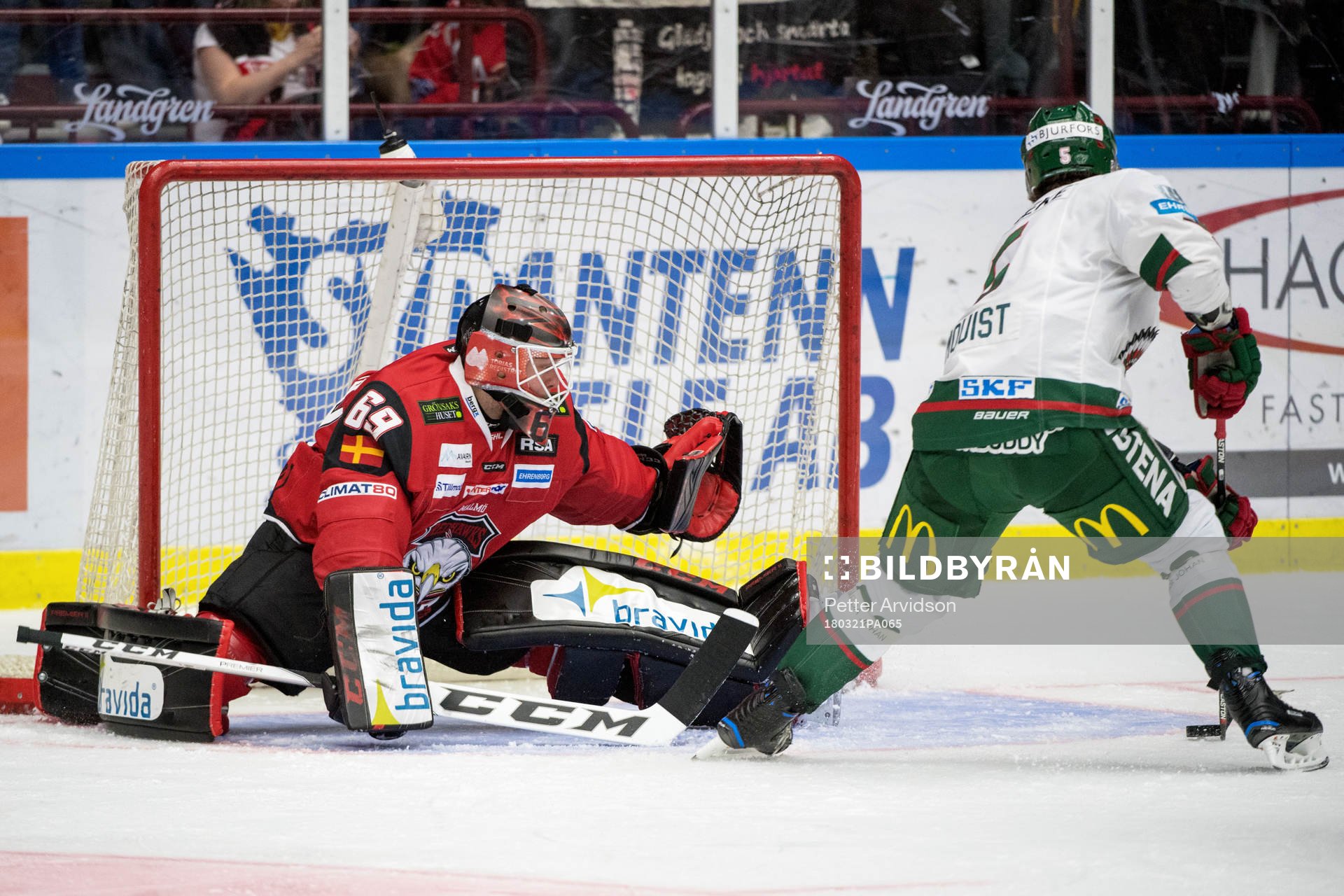 Frölundas Adam Almqvist gör 2-2 bakom Malmö Redhawks