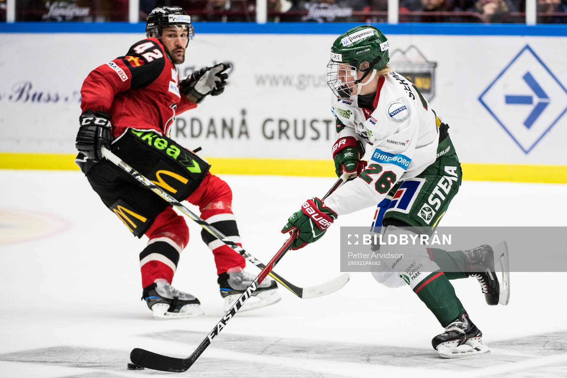 Frölundas Rasmus Dahlin och Malmö Redhawks Niklas Arell