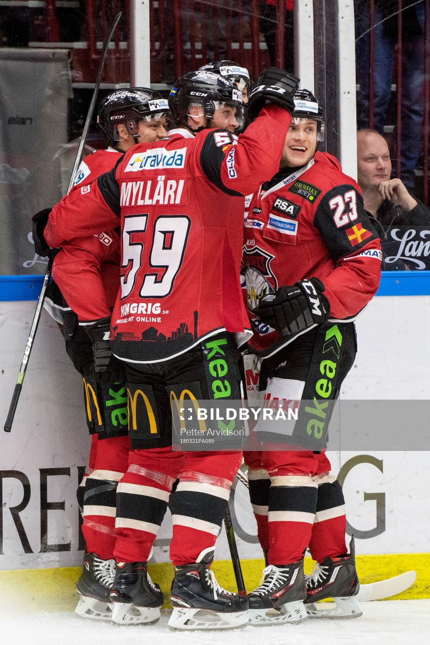 Malmö Redhawks Robin Alvarez jublar med lagkamrater