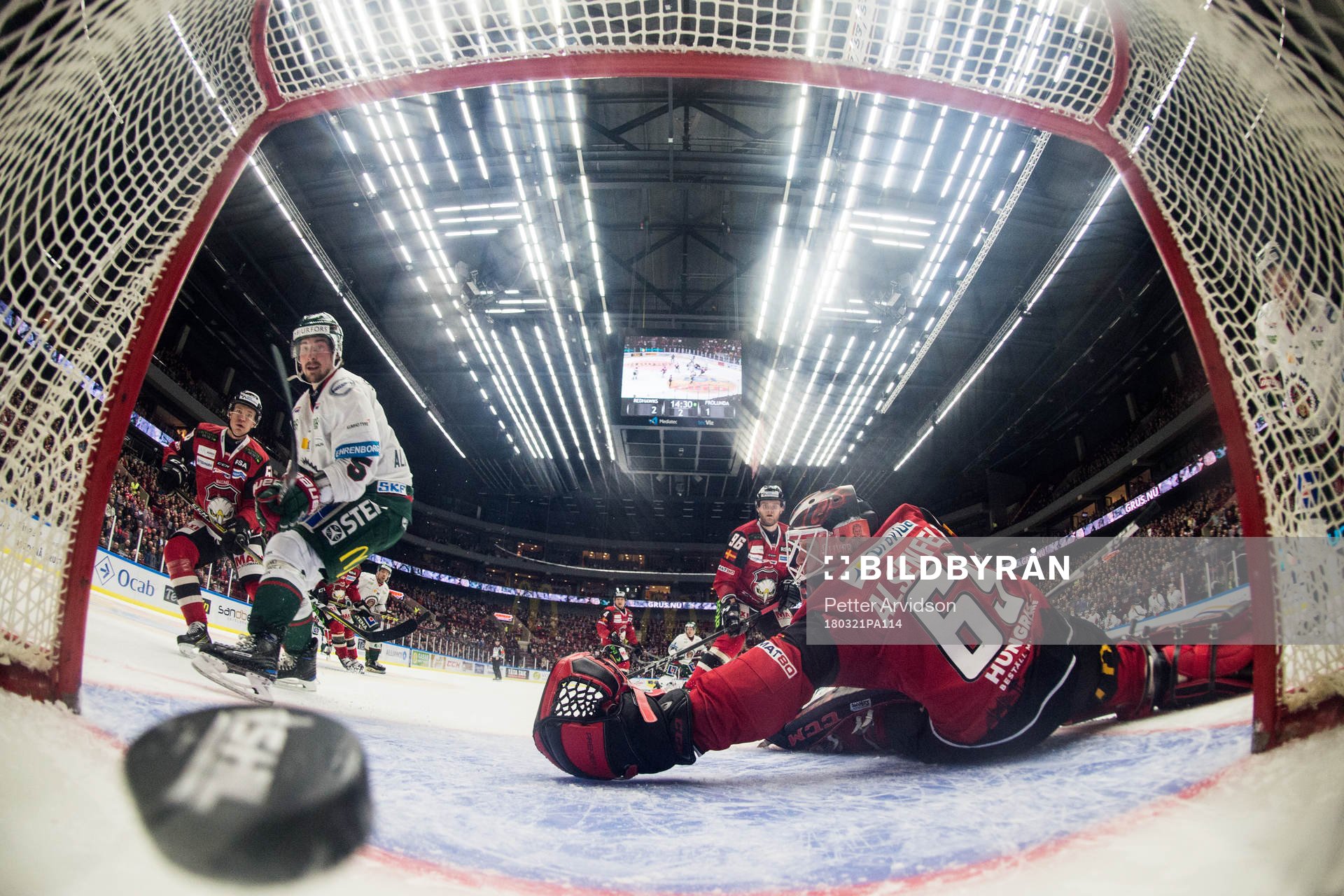 Frölundas Adam Almqvist gör 2-2 förbi Malmö Redhawks