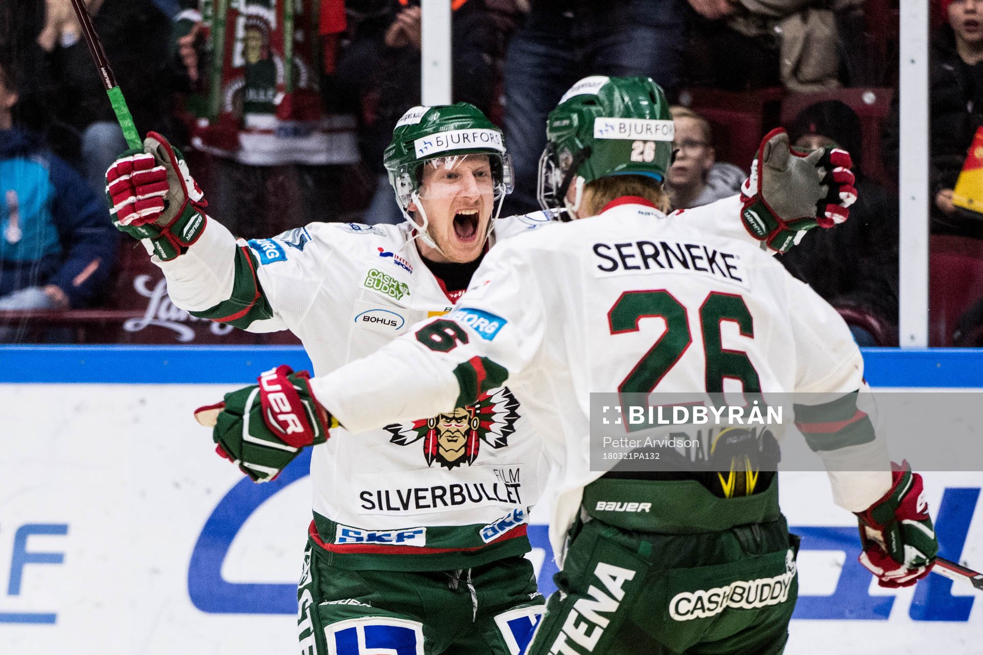 Frölundas Rasmus Dahlin jublar ihop med Simon Hjalmarsson