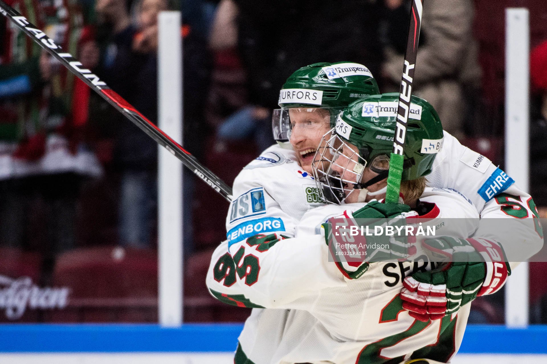 Frölundas Rasmus Dahlin jublar ihop med Simon Hjalmarsson