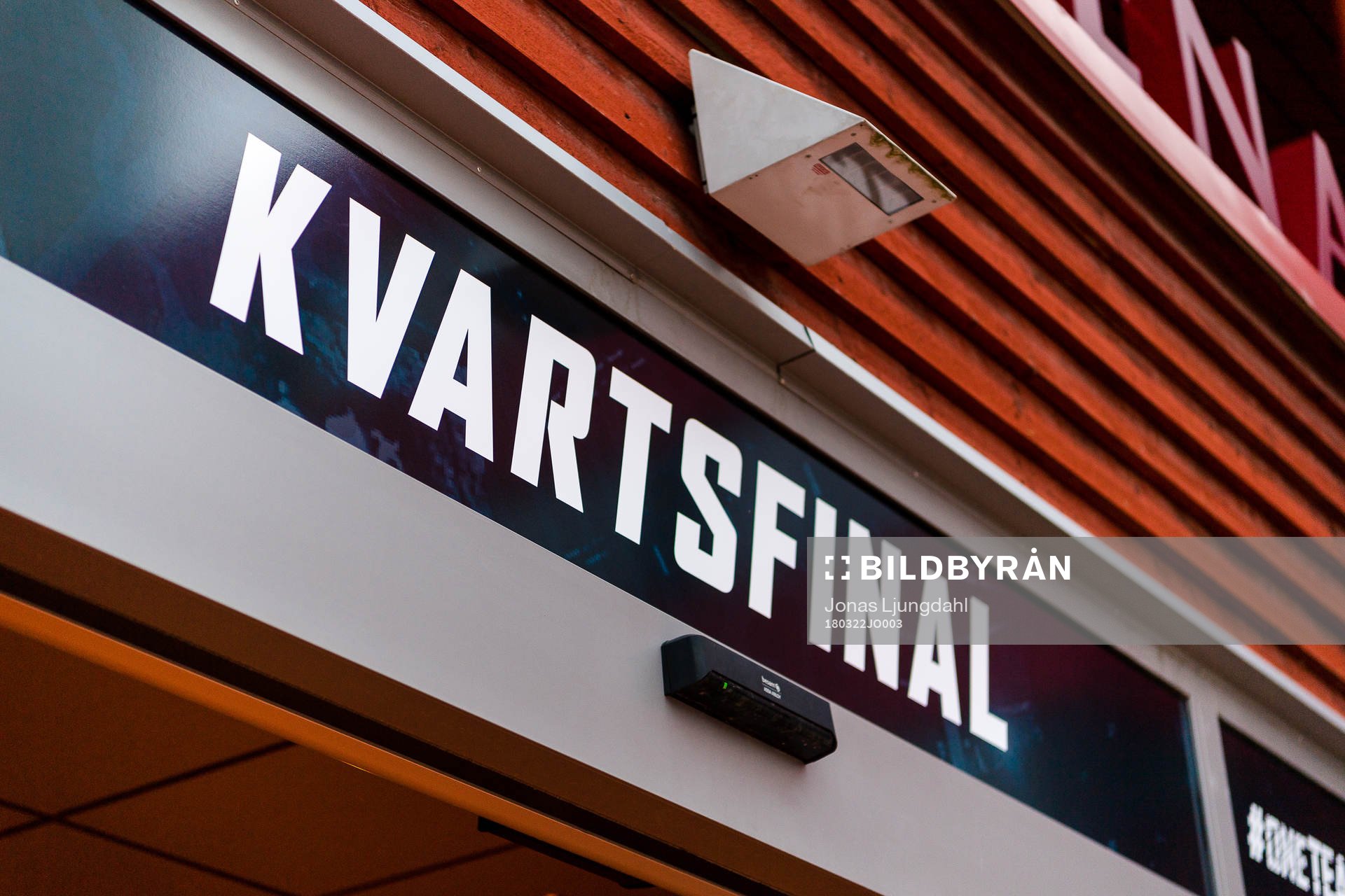 Skylt över huvudentrén till Vida arena före  kvartsfinal