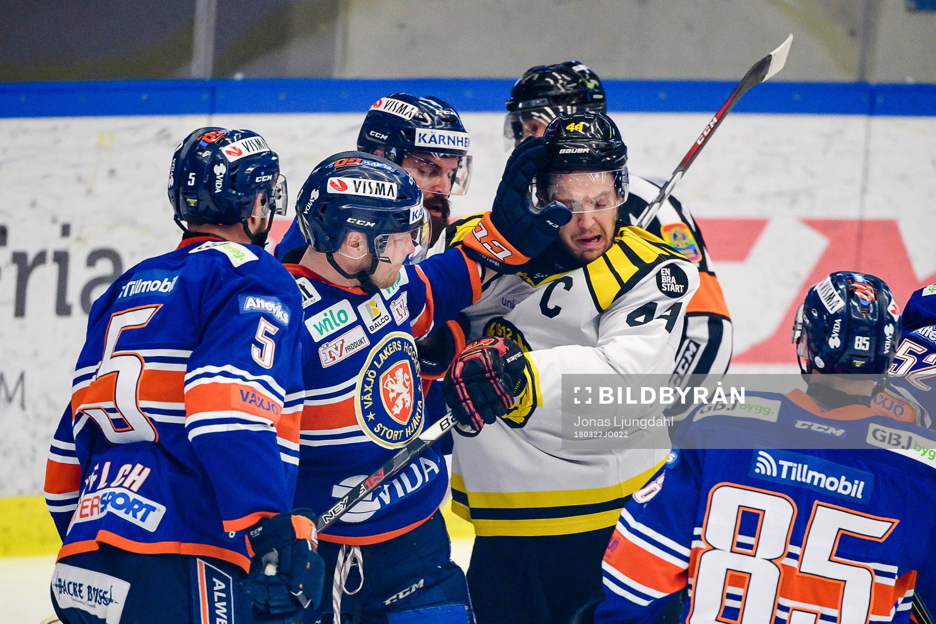 Gruff mellan Växjös Oliver Bohm och Brynäs Jacob