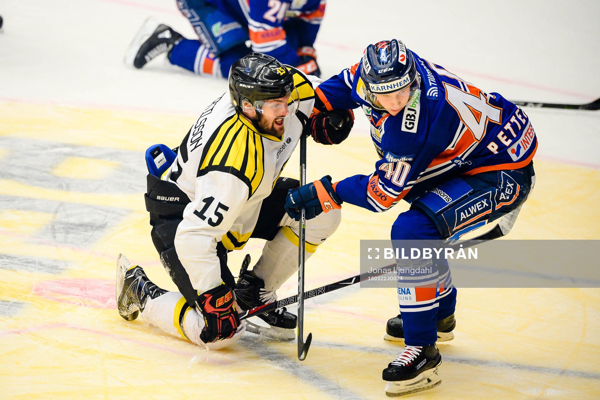 Kamp mellan Brynäs Simon Bertilsson och Växjös Elias