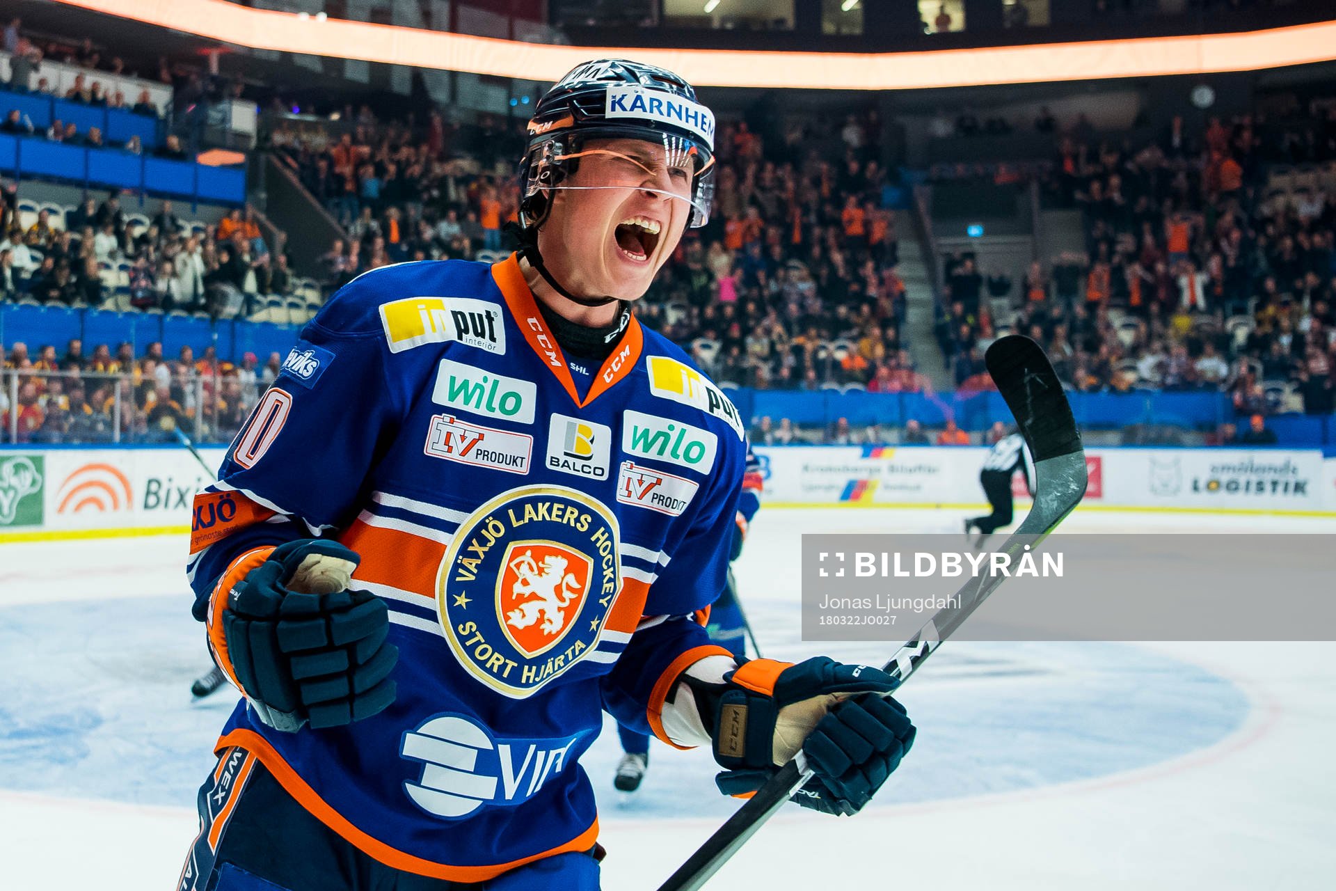 Växjös Dennis Rasmussen jublar