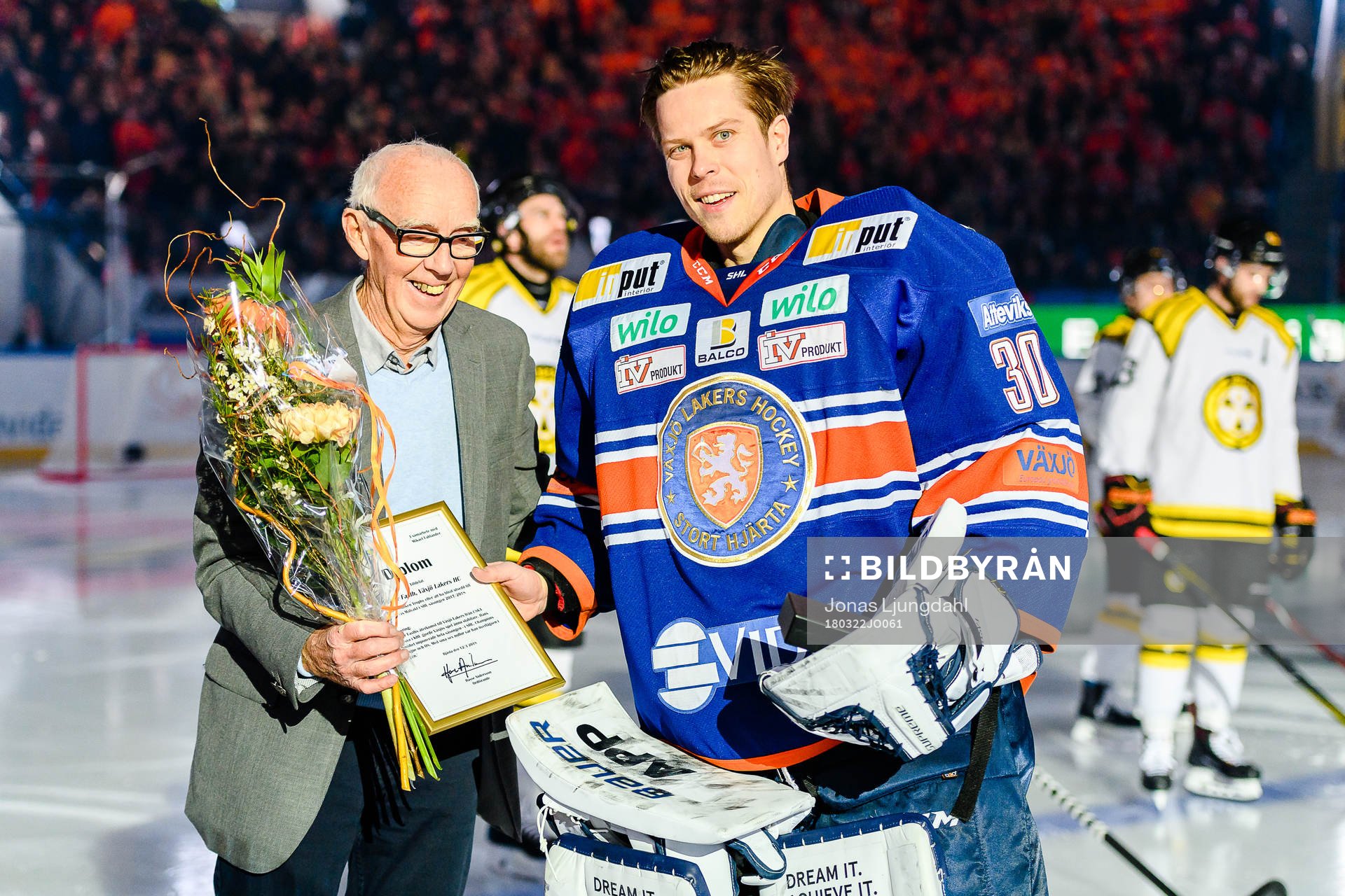 Växjös målvakt Viktor Fasth tilldelas Honken Trophy som