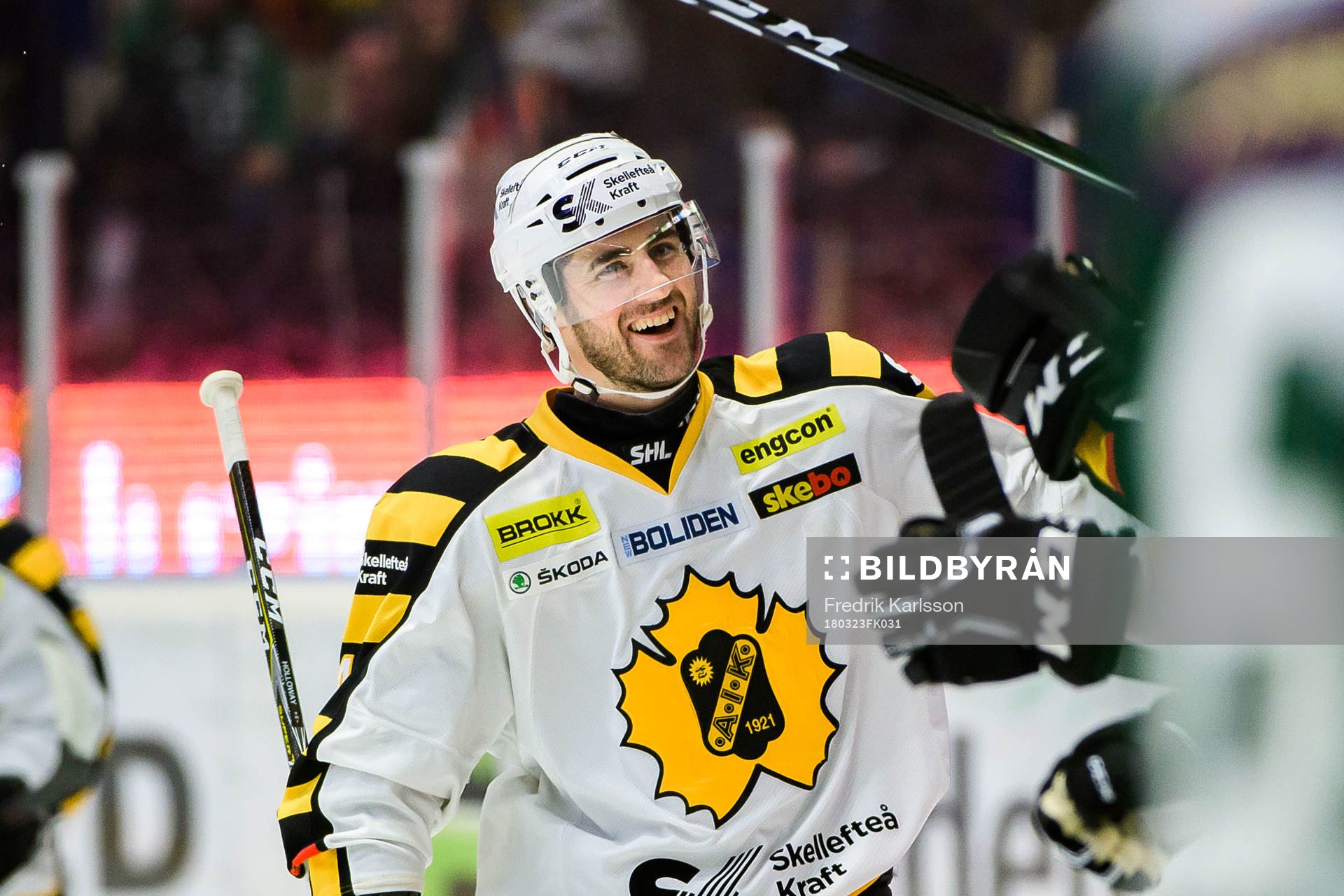 Skellefteås Bud Holloway jublar