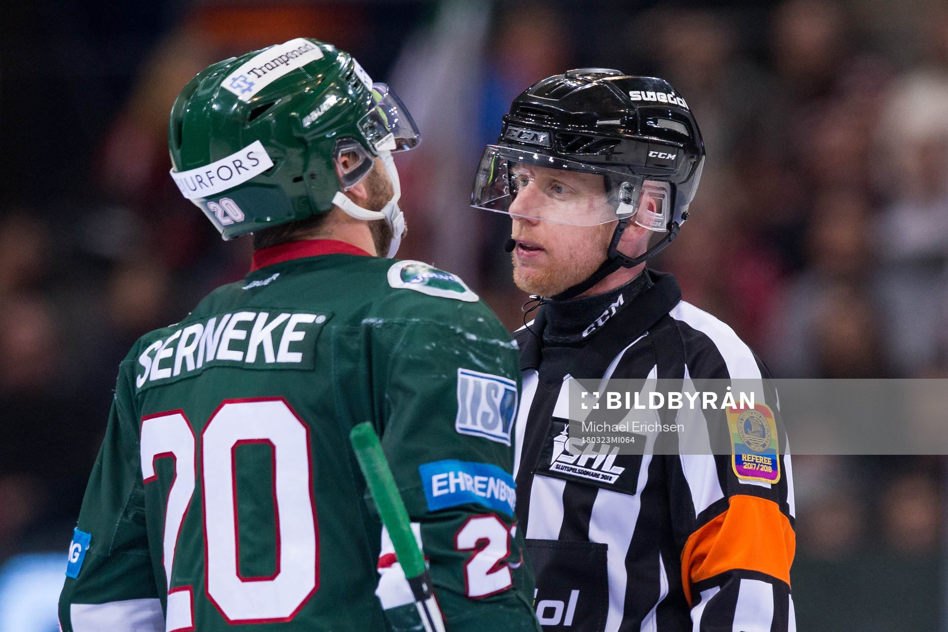 Frölundas Joel Lundqvist diskuterar med Domare Mikael Holm