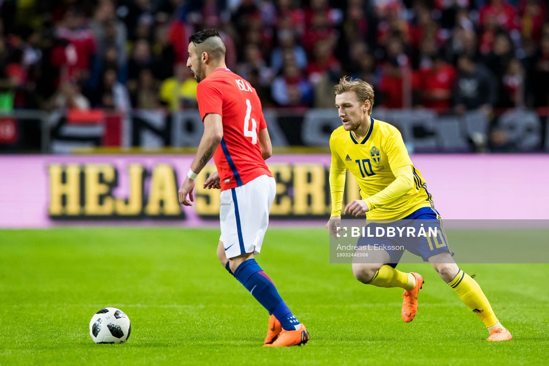 Chiles Mauricio Isla och Sveriges Emil Forsberg