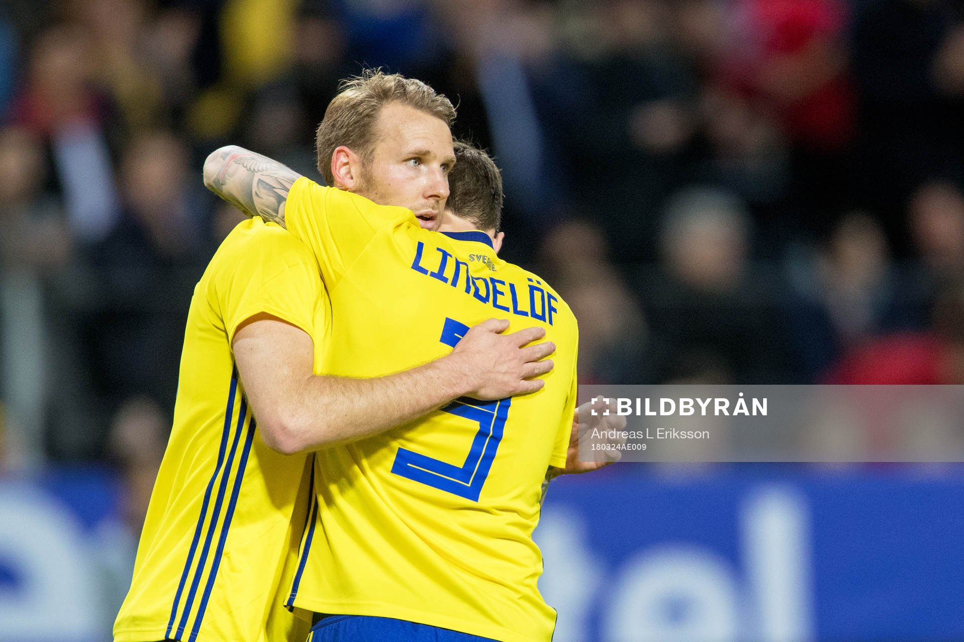 Sveriges Ola Toivonen jublar