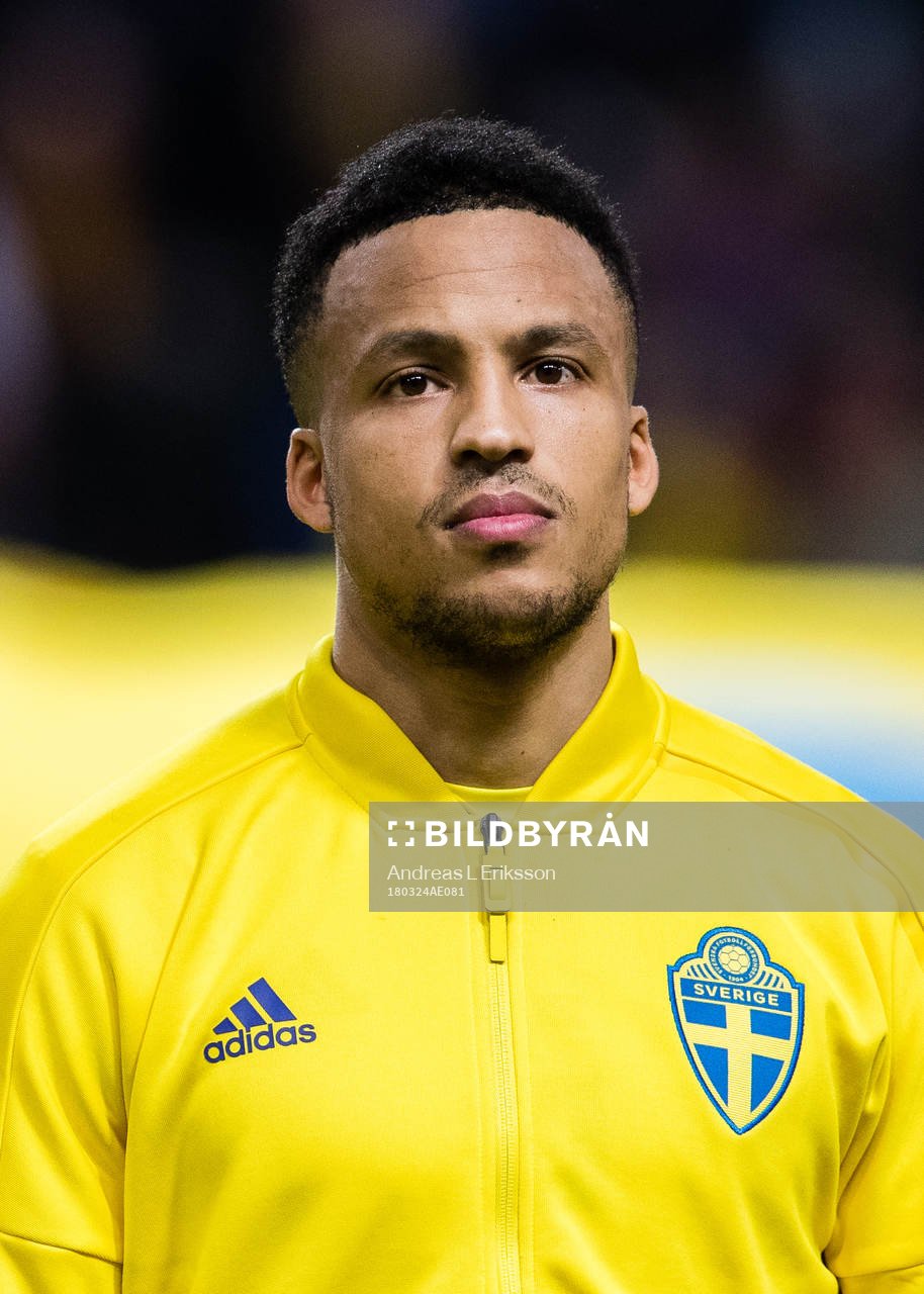 Sveriges Martin Olsson innan träningslandskampen i fotboll