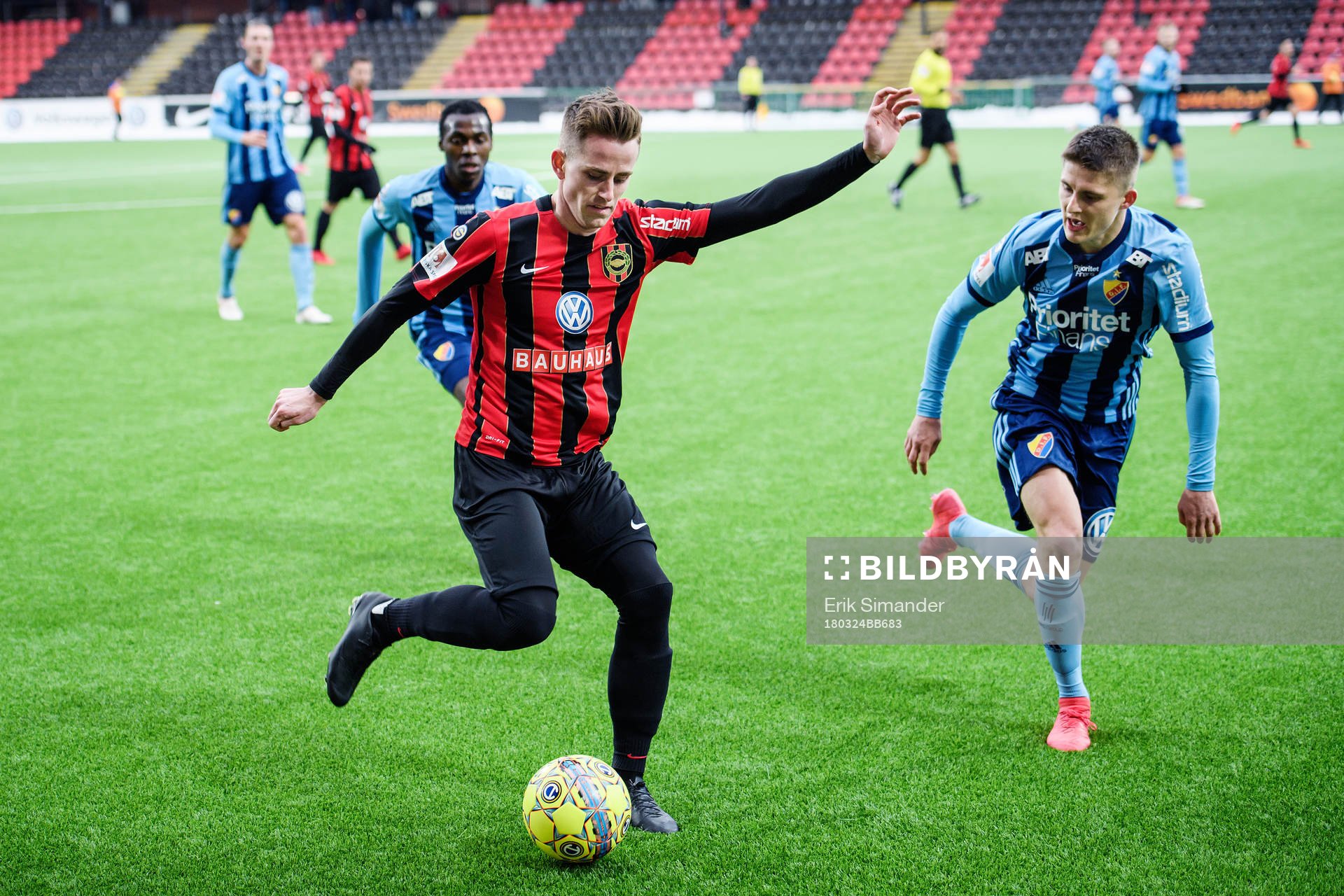 Brommapojkarnas Rasmus Alm jagas av Djurgårdens Johan Andersson bunder en träningsmatch i fotboll mellan Brommapojkarna och Djurgården den 24 mars 2018 i Stockholm.