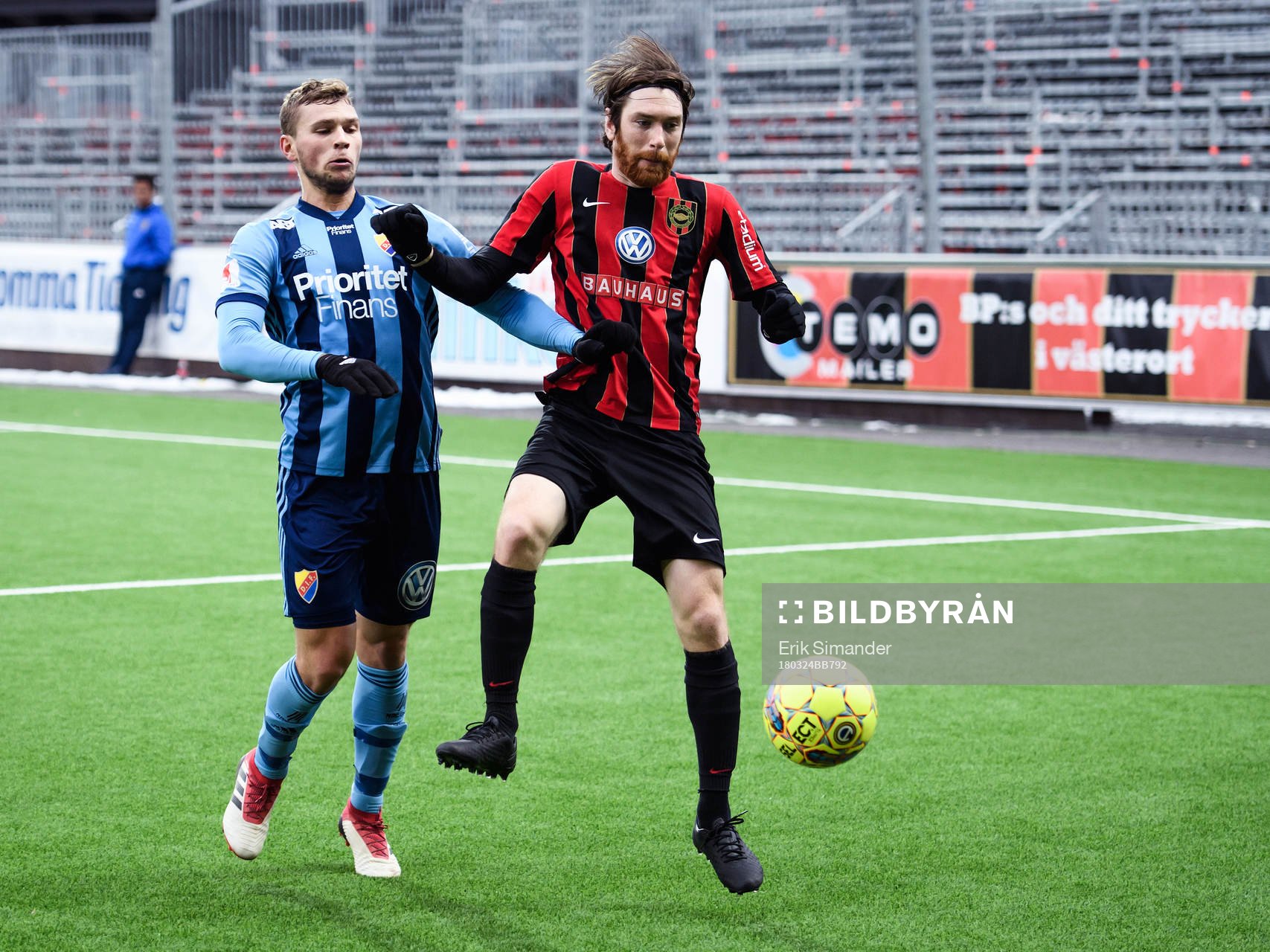 Djurgårdens Jesper Karlström och Brommapojkarnas Markus Gustafsson under en träningsmatch i fotboll mellan Brommapojkarna och Djurgården den 24 mars 2018 i Stockholm.