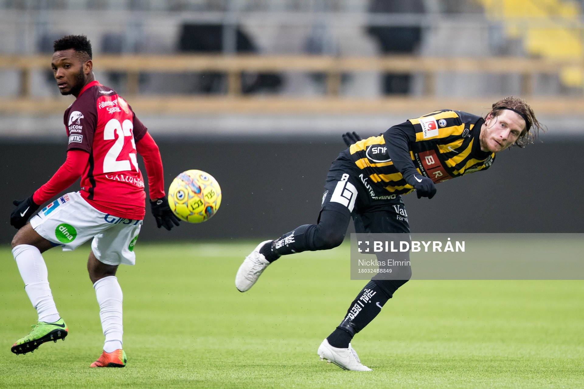 Häckens Erik Friberg mot Falkenbergs Enock Kwakwa