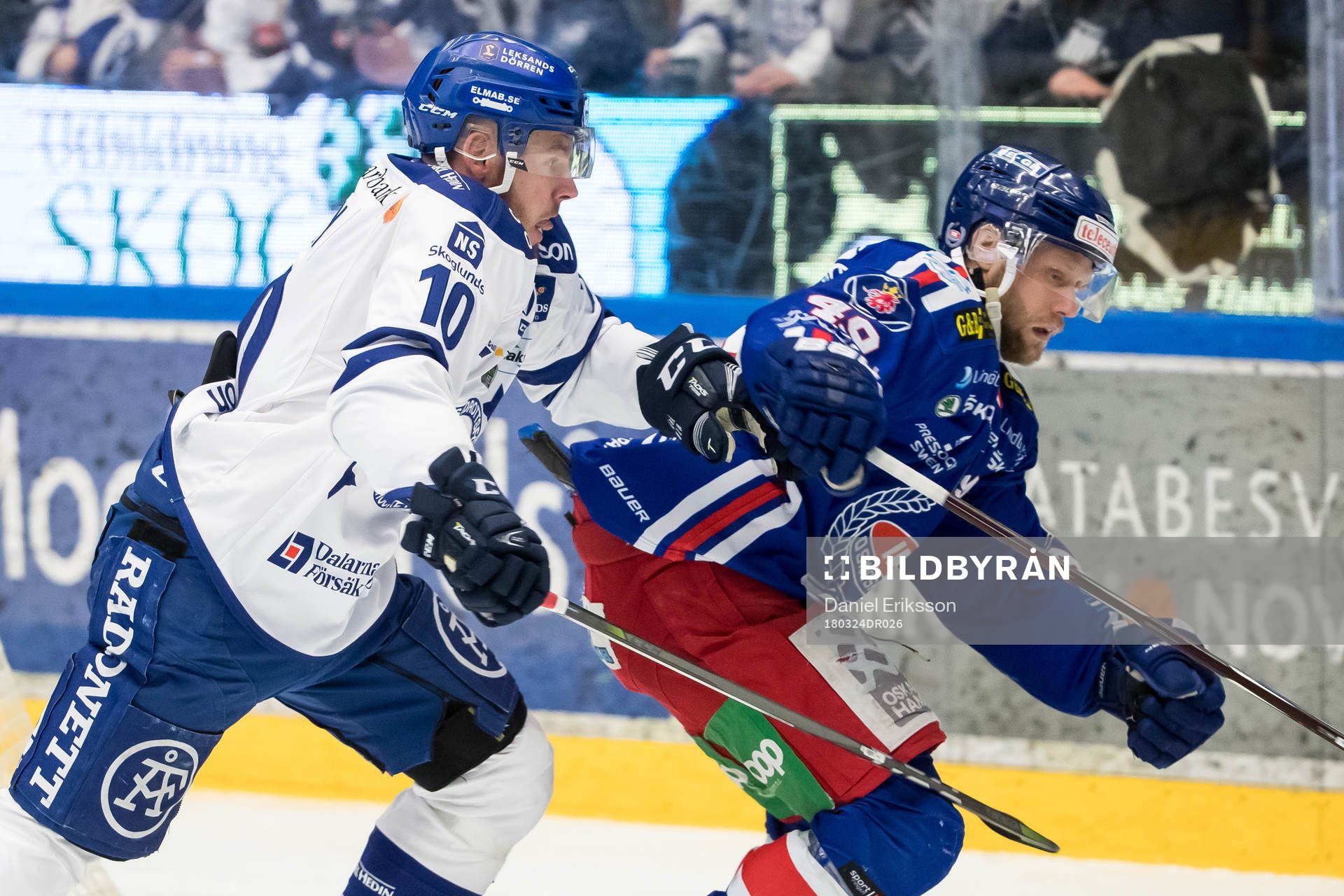 Leksands Matt Carey och Oskarshamns Niklas Johansson  i