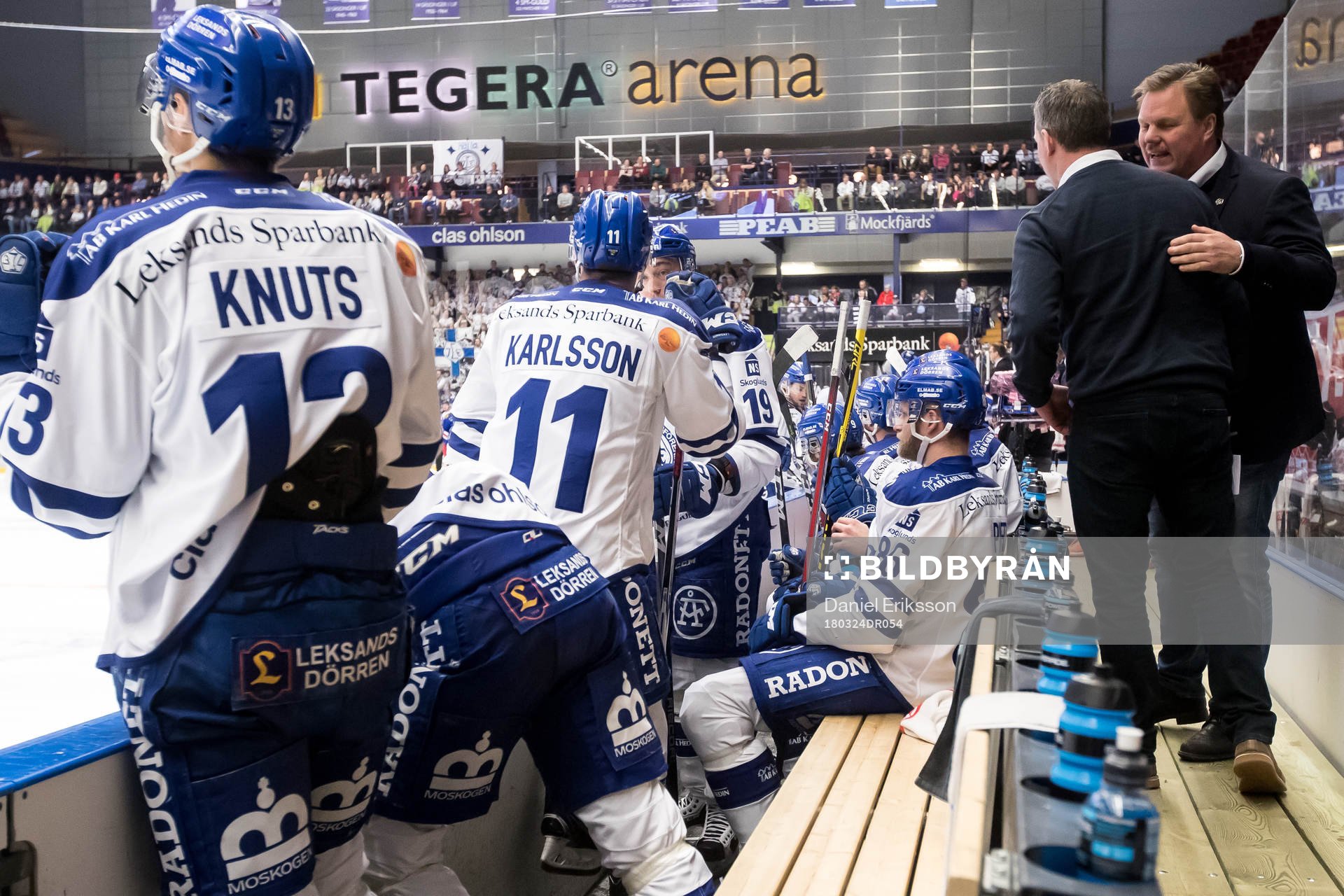 Leksands spelarna i båset i ishockeymatchen i