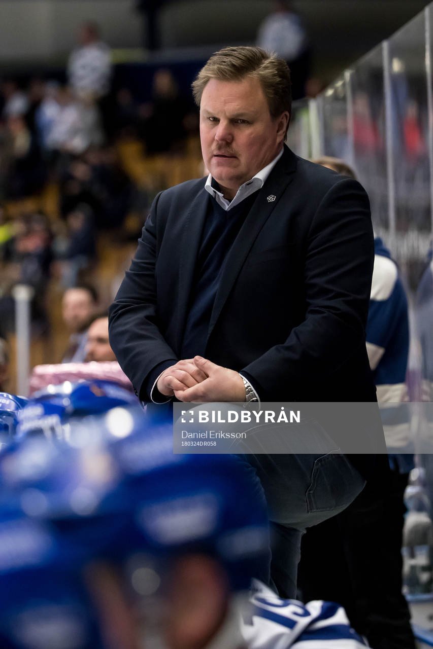 Leksands tränare Leif Carlsson  i ishockeymatchen i