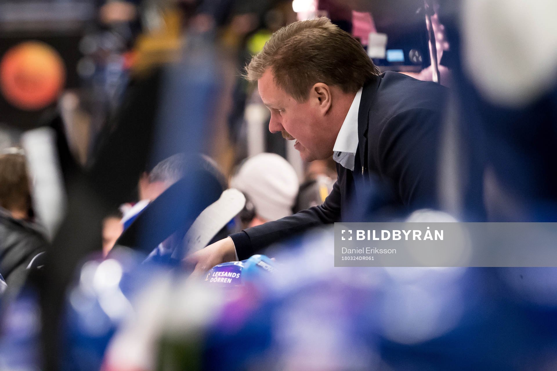 Leksands tränare Leif Carlsson  i ishockeymatchen i