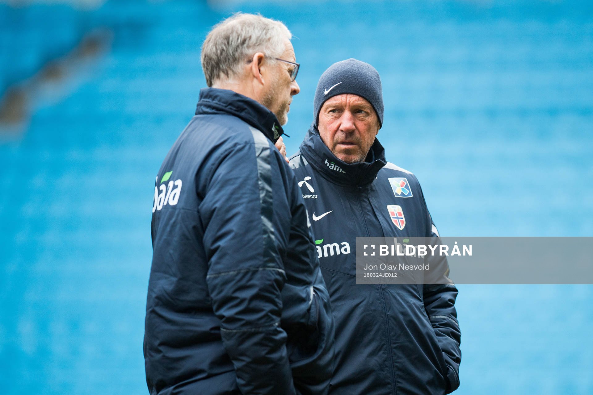 Lars Lagerbäck, head coach of Norway, and Nils Johan Semb, chief of elite football of the Norwegian Football Association (NFF), during a training session on March 24, 2018 in Oslo.