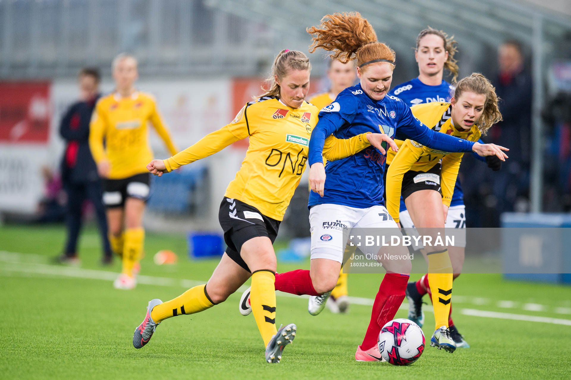 Juliette Mikaela Kemppi of LSK Kvinner and Stine Ballisager