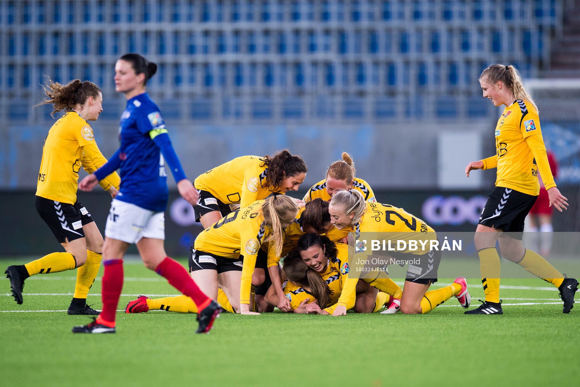 Guro Reiten of LSK Kvinner celebrates with her teammates