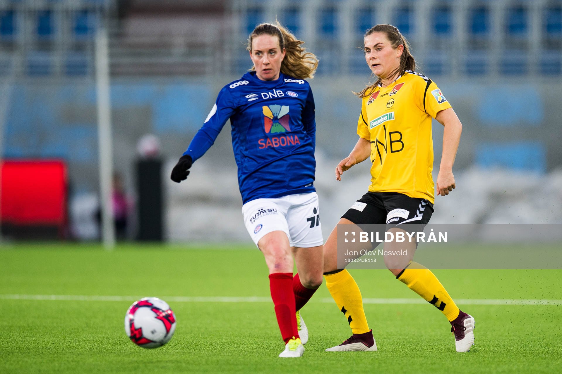 Ingrid Schjelderup of Vålerenga and Emilie Bosshard Haavi