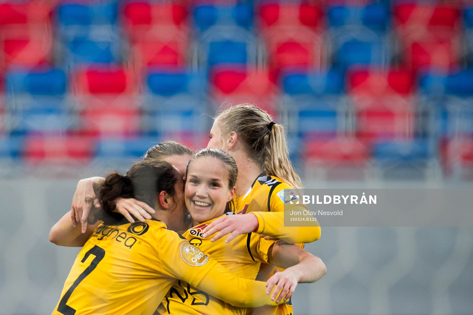 Guro Reiten of LSK Kvinner celebrates 3-0 with her teammates