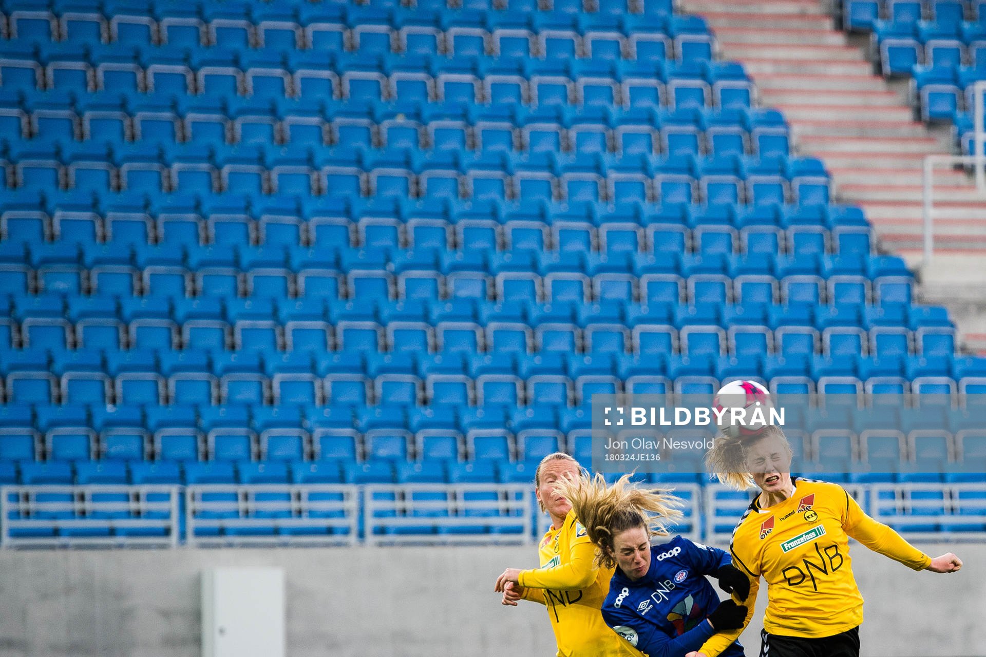 Ingrid Schjelderup of Vålerenga and Sophie Roman Haug of