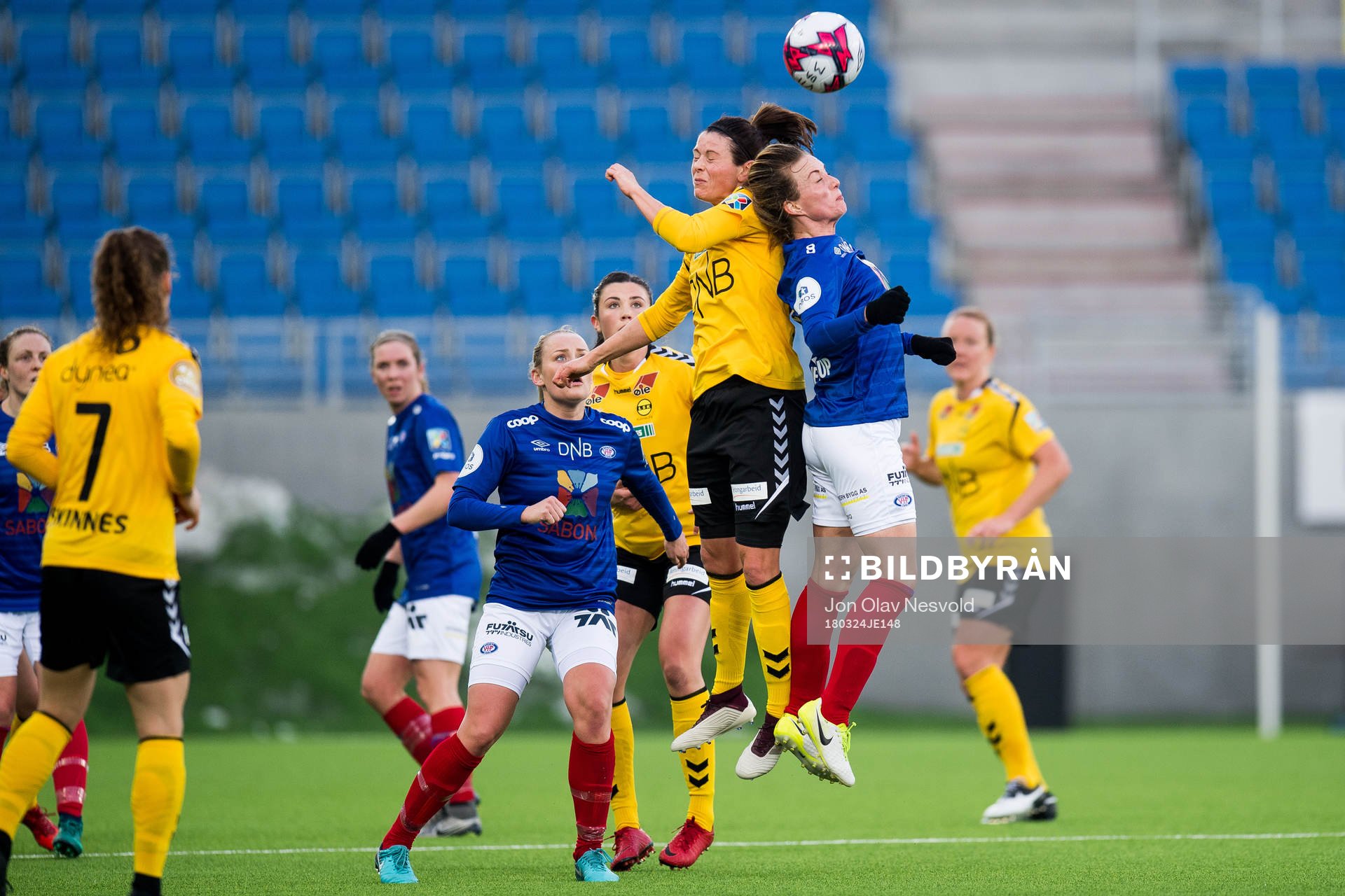 Isabell Bachor of LSK Kvinner and Ingrid Schjelderup of