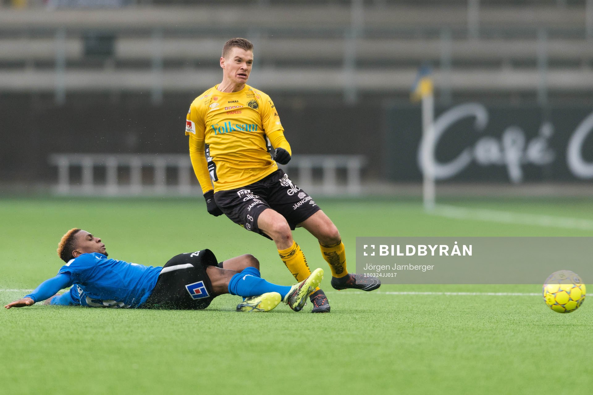 Elfsborgs Samuel Holmén och Halmstads Dida Rashidi