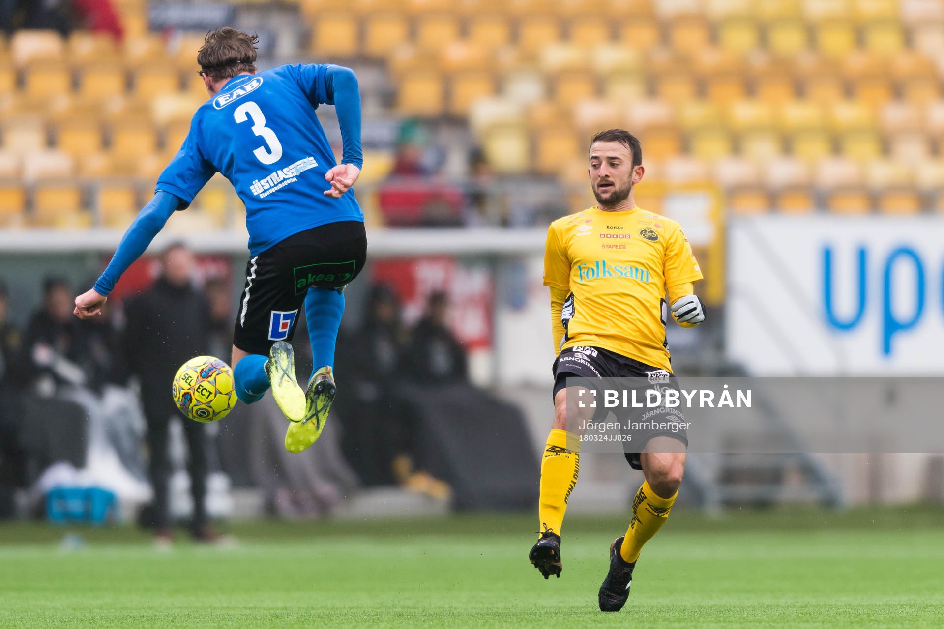 Elfsborgs Robert Gojani och Halmstads Alexander Berntsson