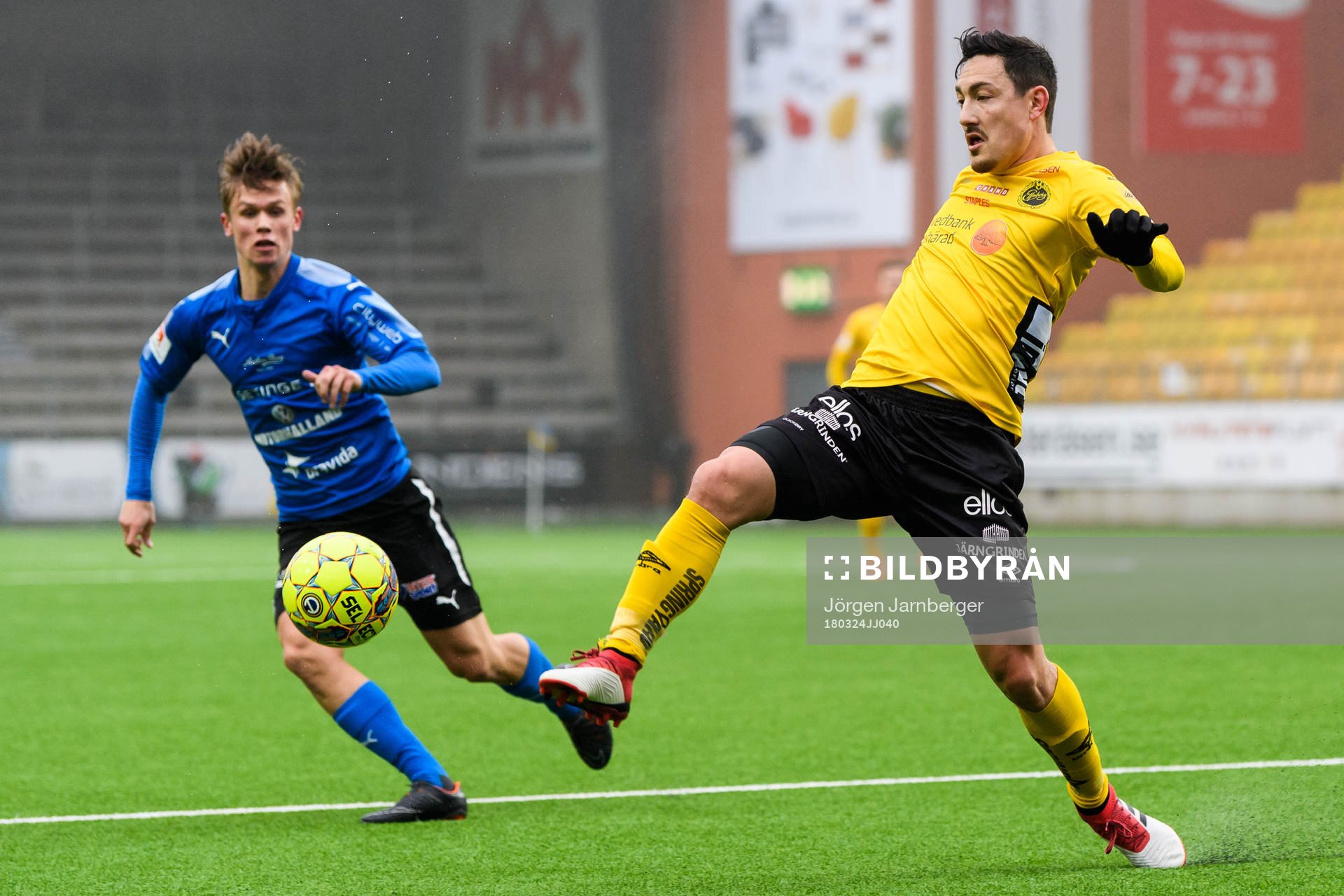 Elfsborgs Stefan Ishizaki och Halmstads Oscar Petersson