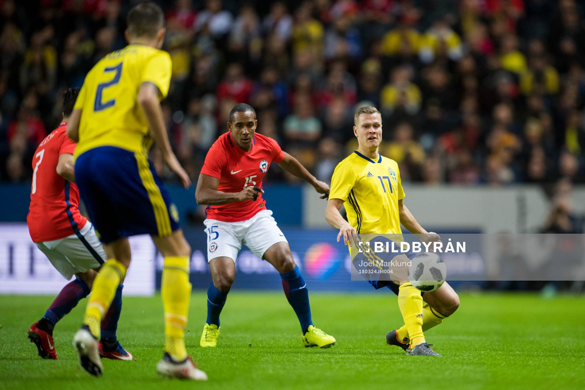 Chiles Jean Beausejour och Sveriges Viktor Claesson