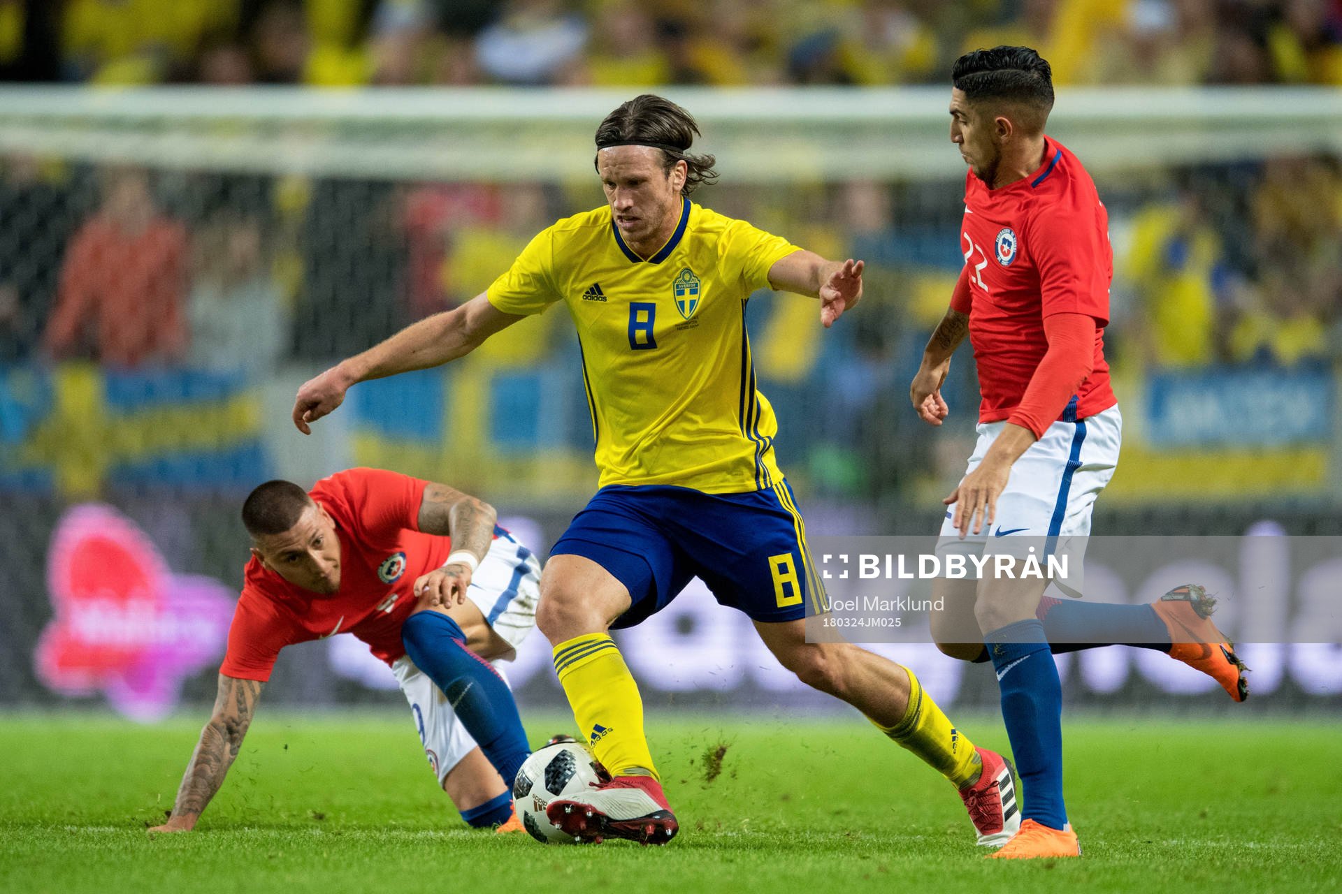 Chiles Nicolás Castillo och Diego Valdés och Sveriges