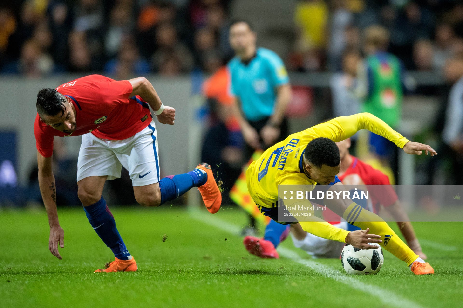 Chiles Mauricio Isla och Sveriges Martin Olsson
