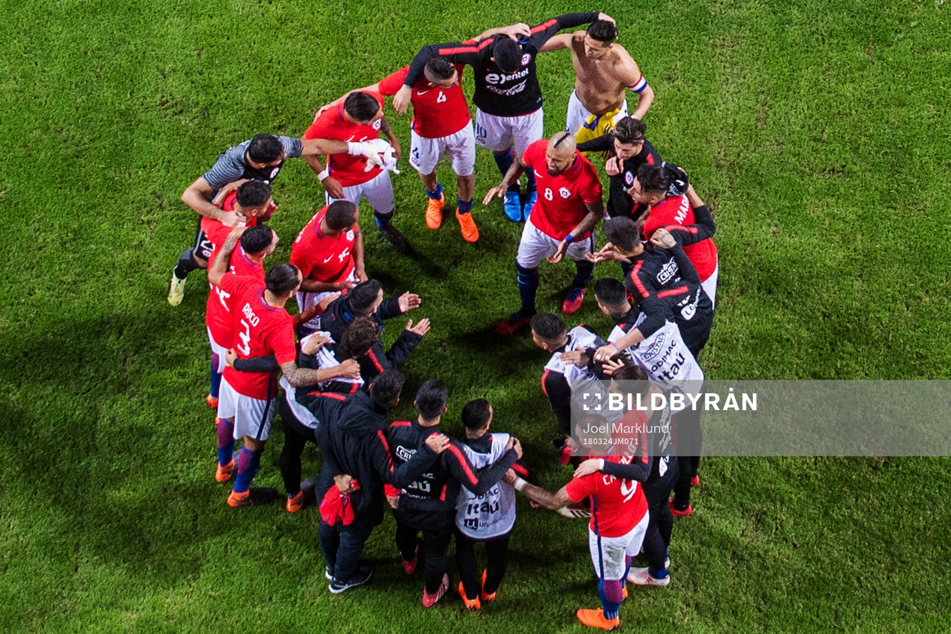 Chiles spelare jublar