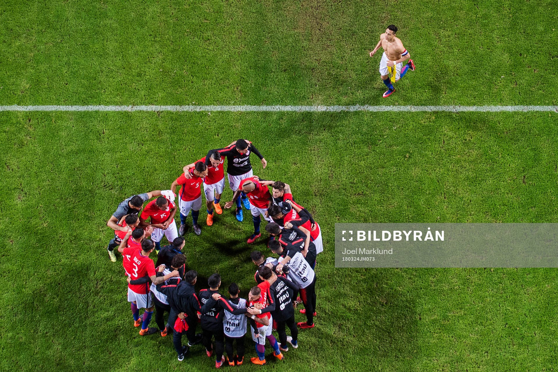 Chiles spelare jublar