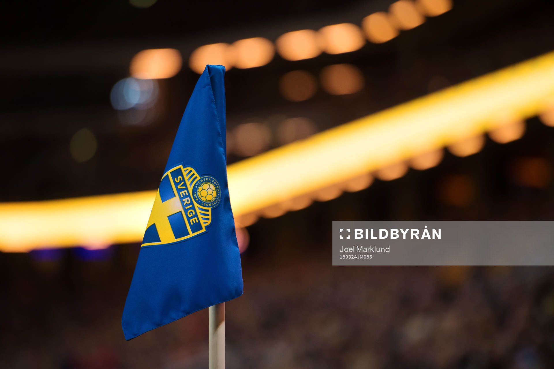 En hörnflagga med logotypen för Svenska Fotbollförbundet