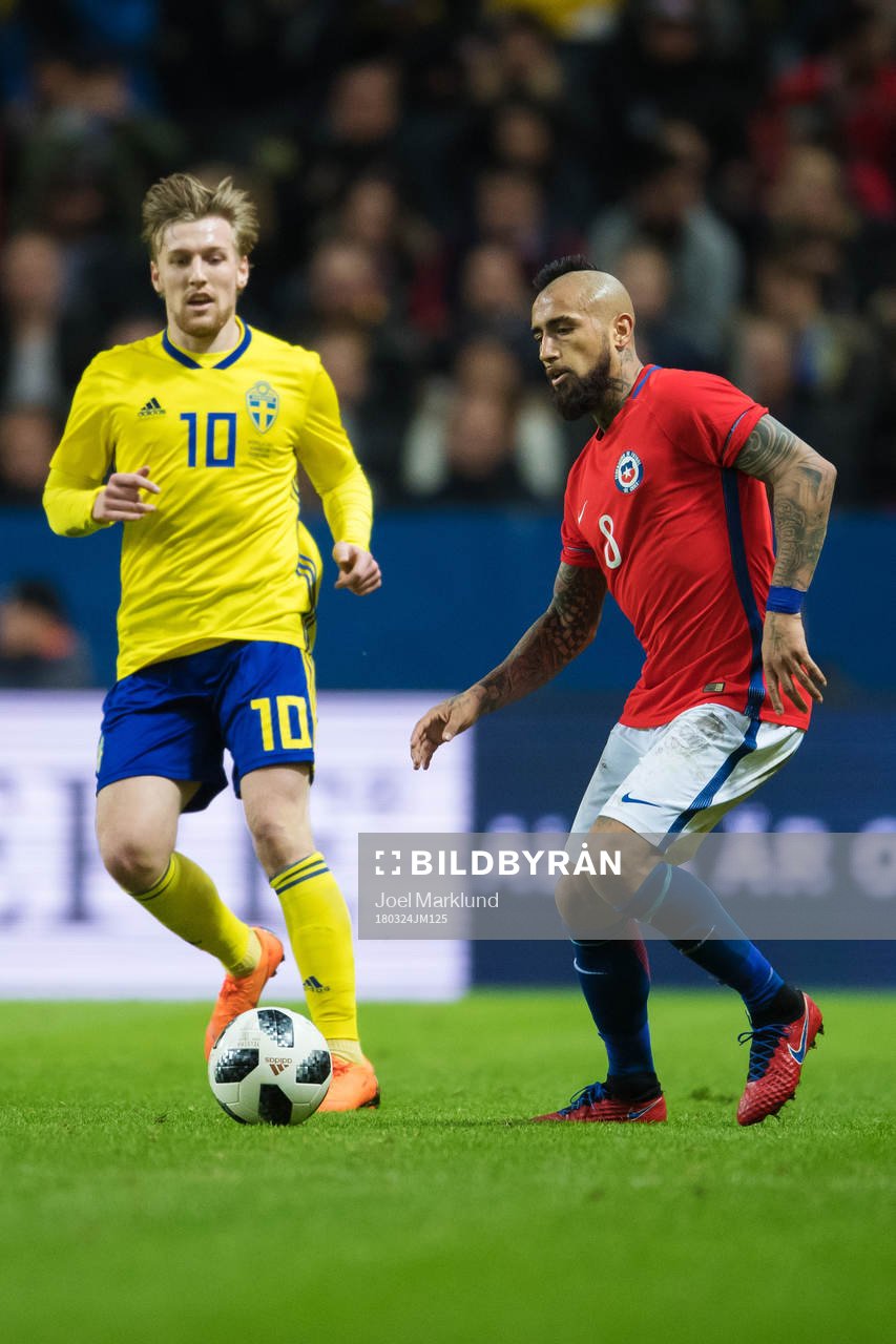 Sveriges Emil Forsberg och Chiles Arturo Vidal