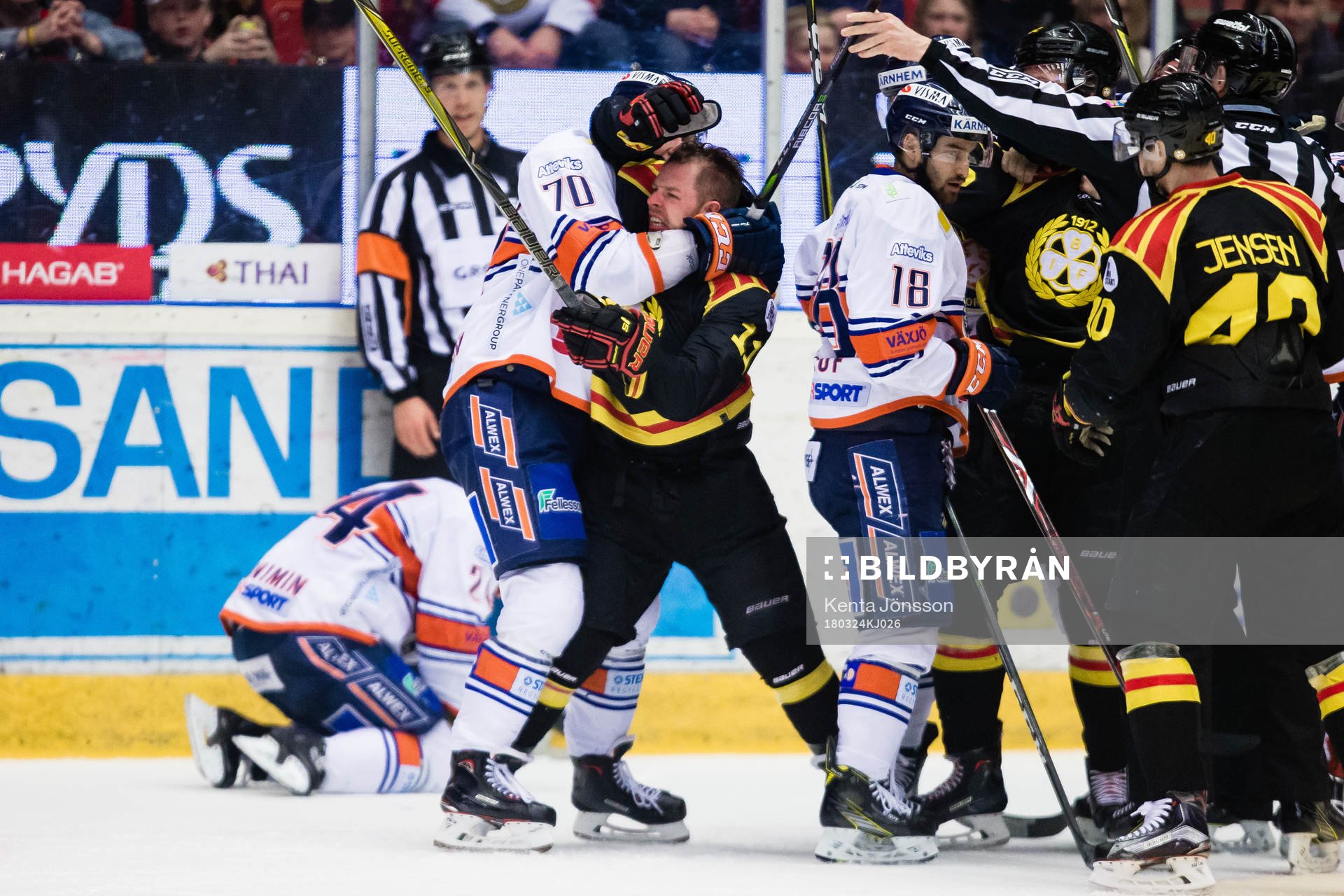 Brynäs Kevin Clark och Växjös Dennis Rasmusseni ett bråk