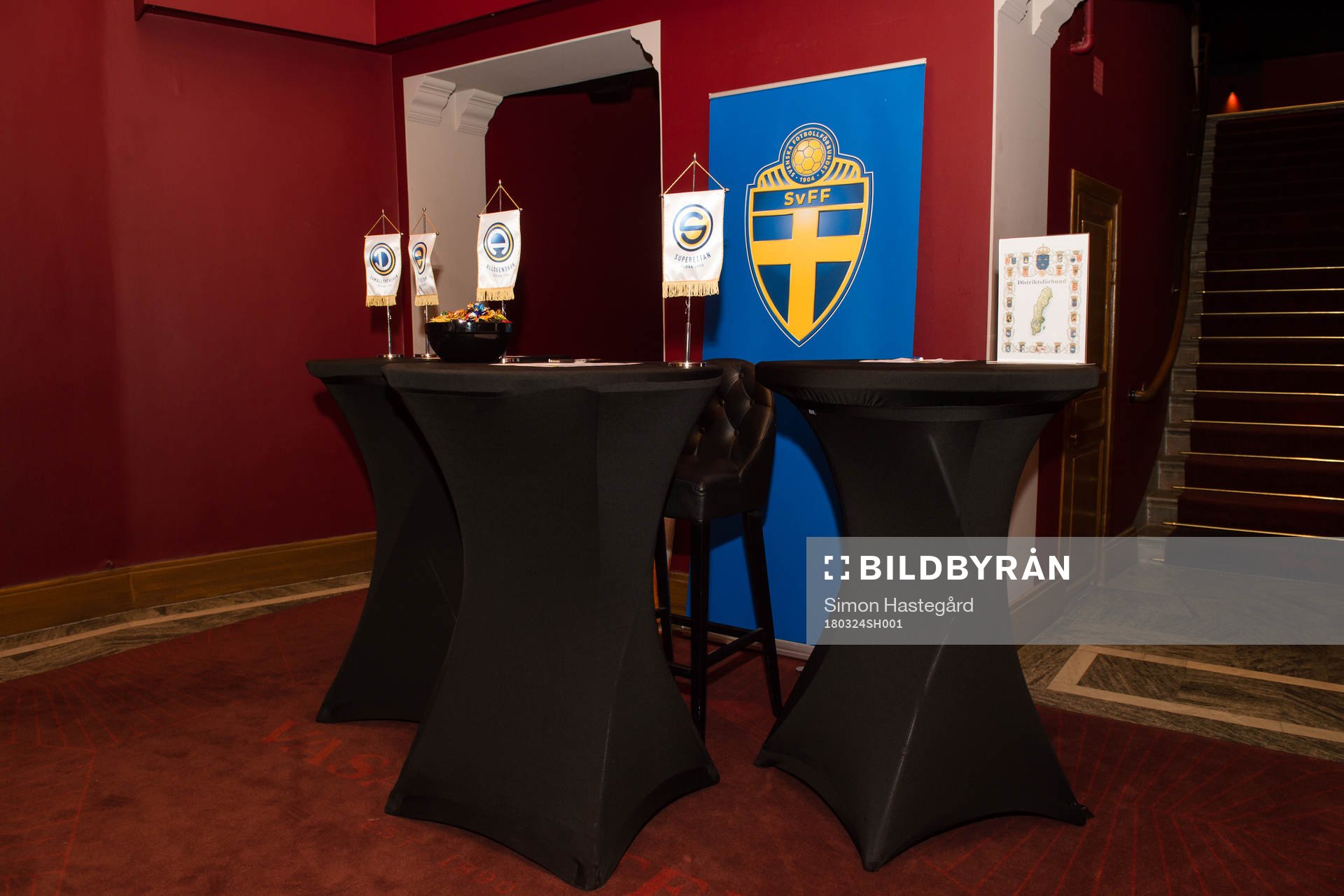 Entrén till Vasateatern före Svenska Fotbollförbundets