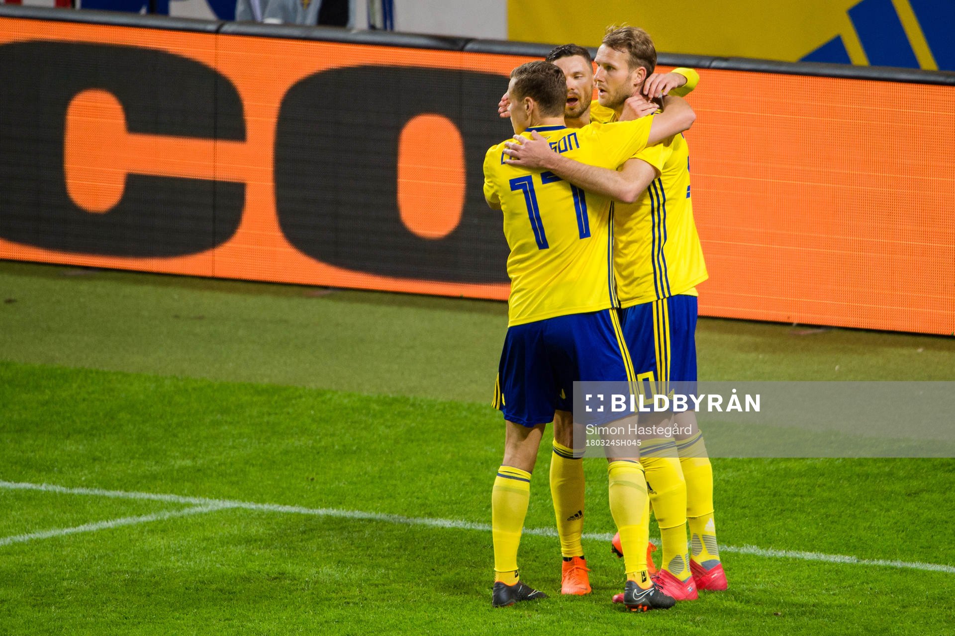 Sveriges Ola Toivonen jublar