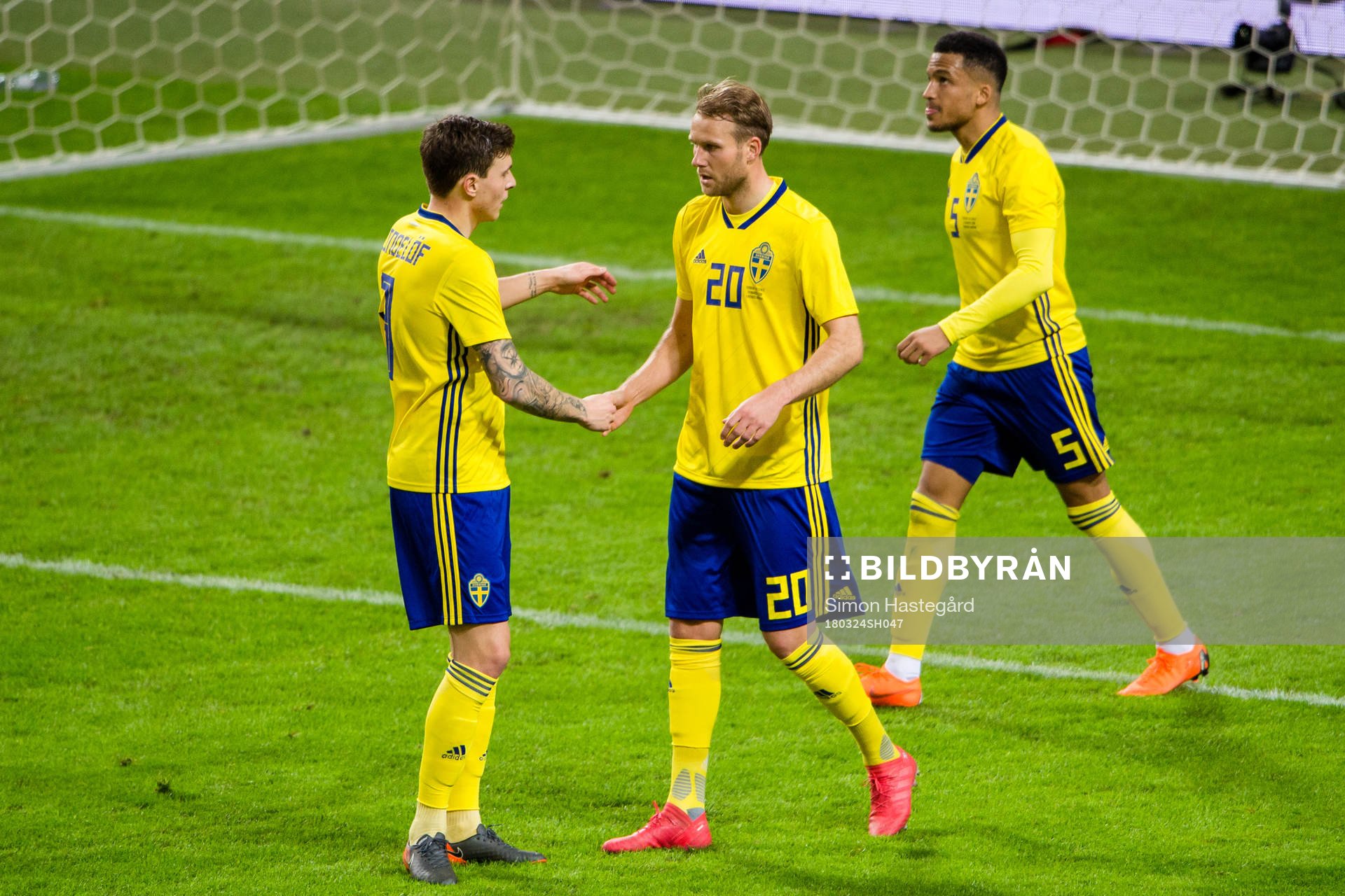 Sveriges Ola Toivonen jublar