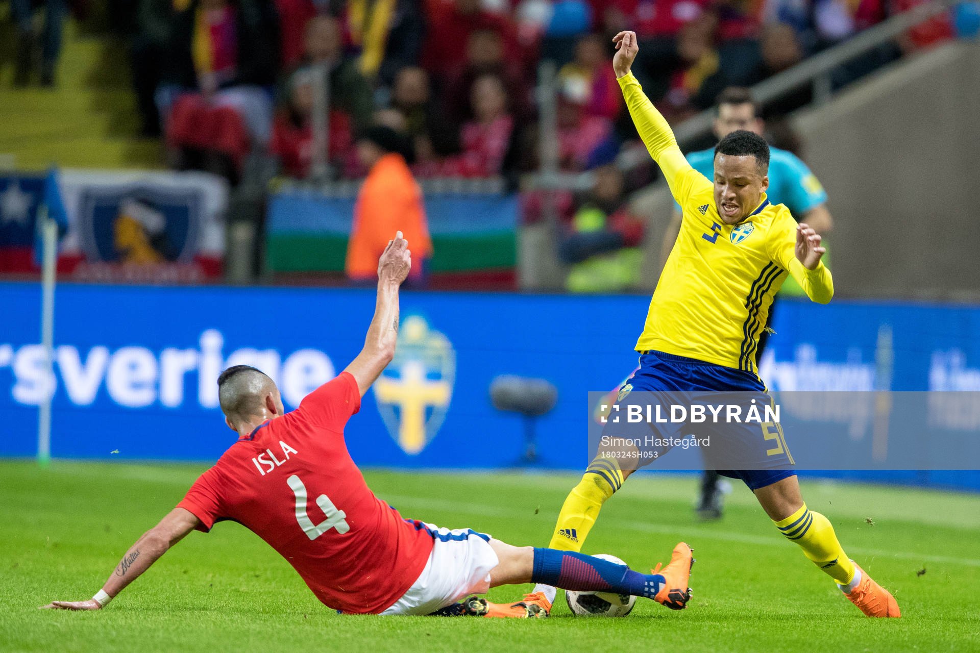 Chiles Mauricio Isla och Sveriges Martin Olsson