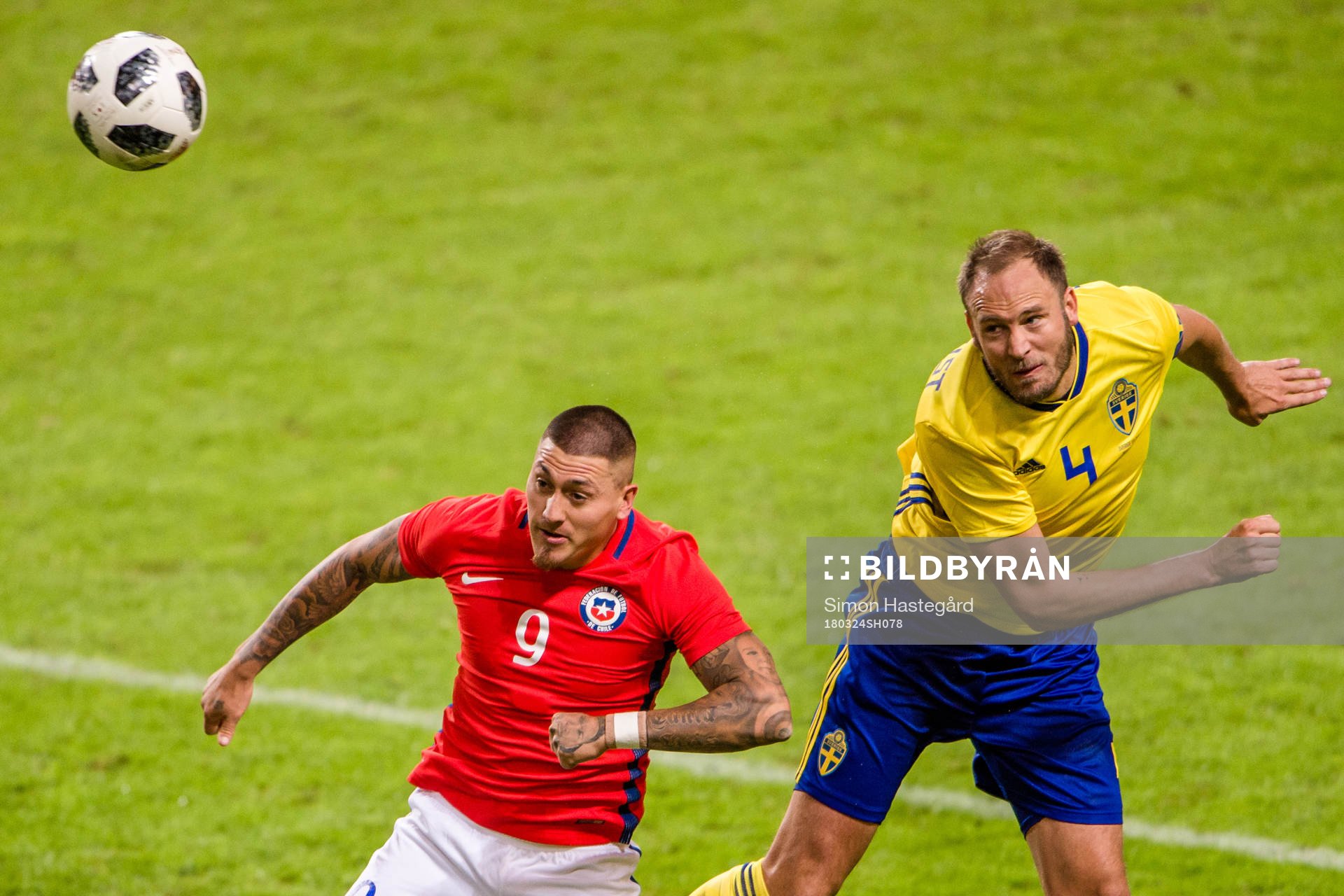 Chiles Nicolás Castillo och Sveriges Andreas Granqvist